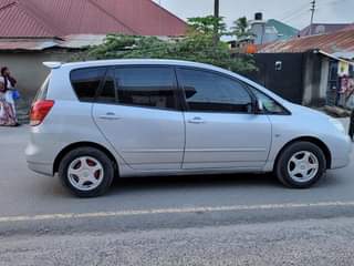 A picture of Toyota spacio ya kufugwa bado mpya gar inaviwango vya juu