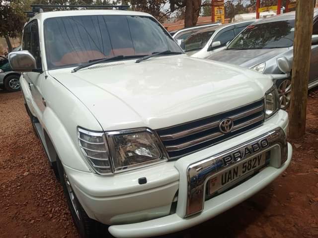 A picture of Prado 25M. Call 0.7.5.9.6.5.4.7.8.6