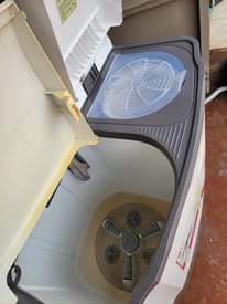 A picture of LG twin tab washing machine 8kgs working perfectly for sell