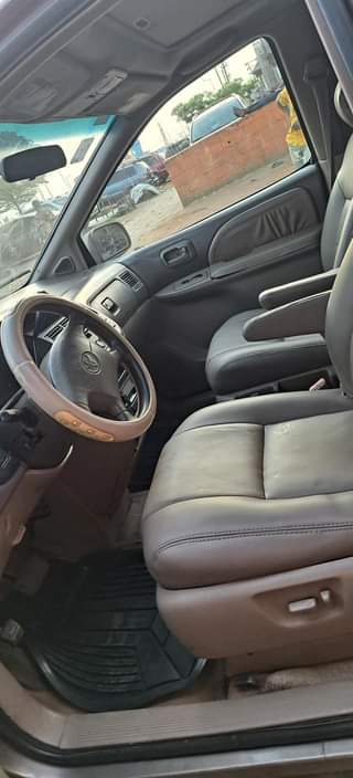 A picture of Toyota Sienna 2002 Odel