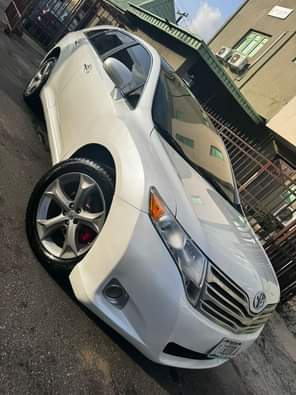 A picture of Registered 2010 Toyota Venza XLE Clean interior No leg noise