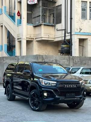 A picture of Toyota Hilux Kwa mil 65 tu