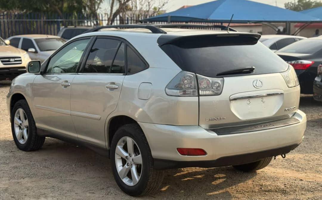 A picture of LEXUS RX 350