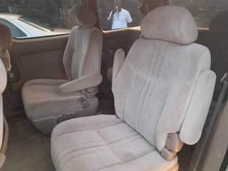 A picture of TOYOTA SIENNA 2000 MODEL