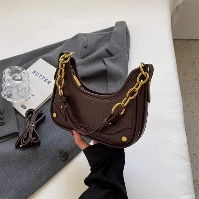 A picture of Underarm chain bags