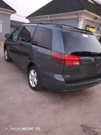 A picture of 2005 TOYOTA Sienna