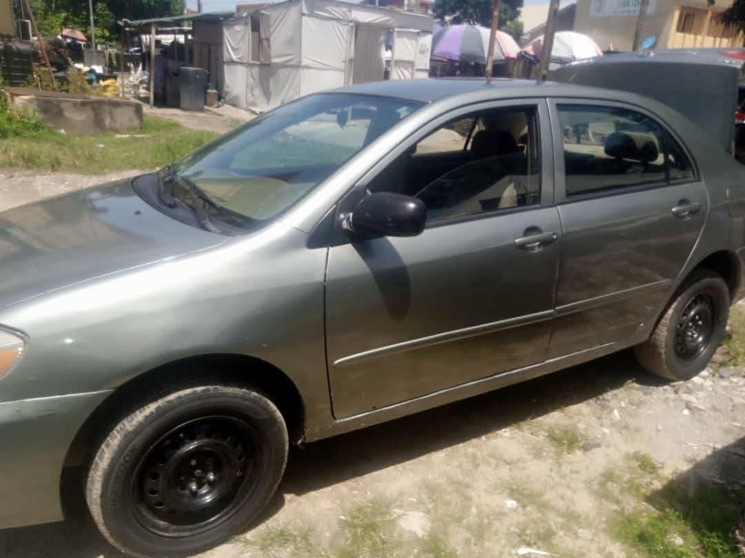 A picture of 2004 TOYOTA COROLLA 04 corolla