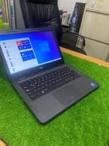 A picture of Nauza Dell laptop RAM 4 GB SSD 128 GB chaji