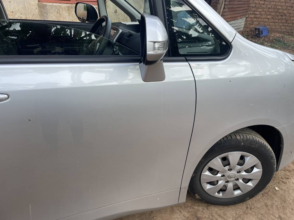A picture of Toyota noah