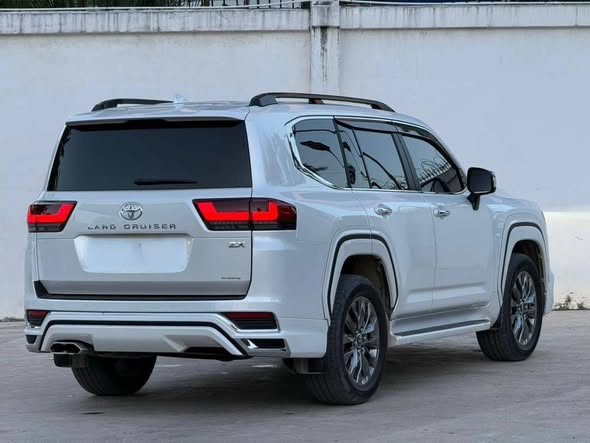 A picture of Toyota Land Cruiser ZX