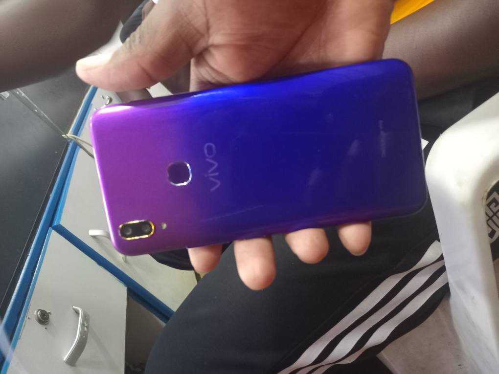 A picture of QUICK SALE VIVO V9 CLEAN PIECE WITH A LONG LASTING