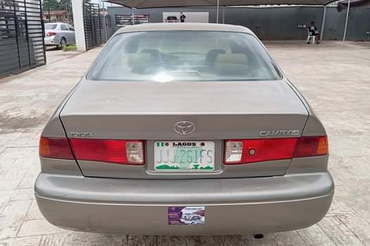A picture of Toyota Camry 2001 LE