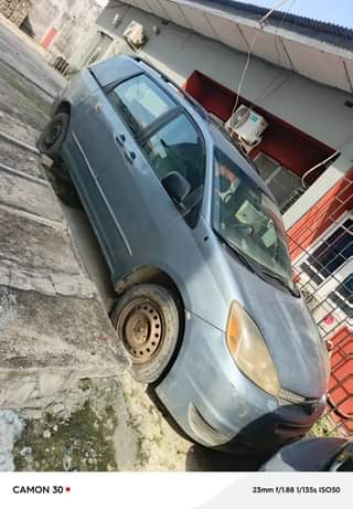 A picture of Toyota Sienna 05