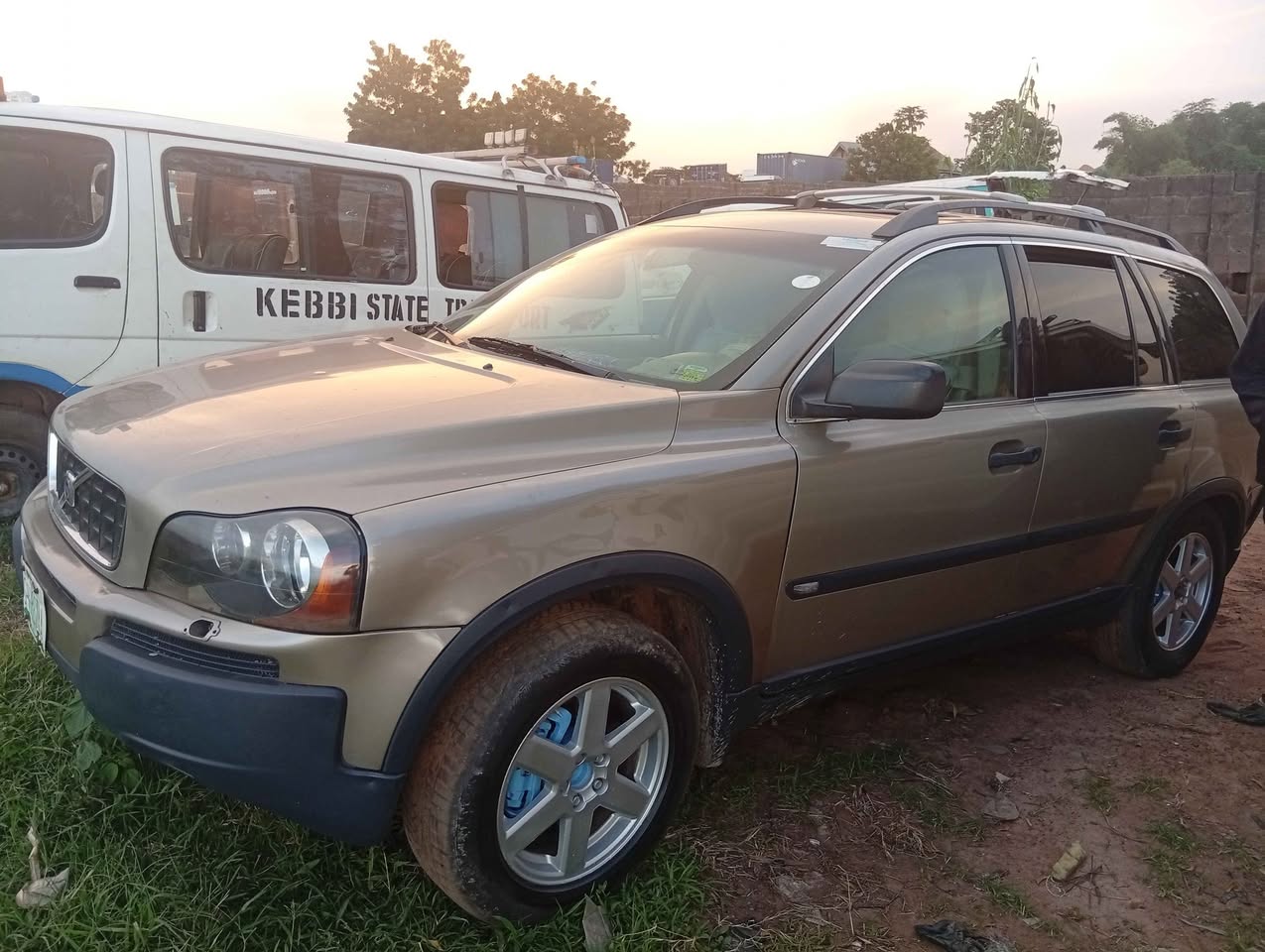 A picture of neatly used Volvo xc90 first body first owner
