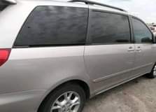 A picture of 2006 model direct tokunbo Toyota Sienna Clean interior and exterior