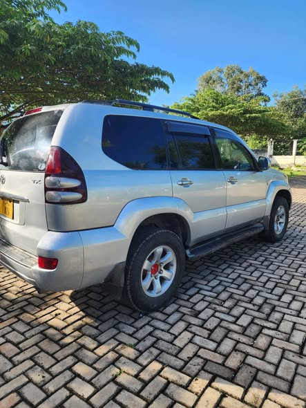 A picture of Land cruiser 120 on Sale