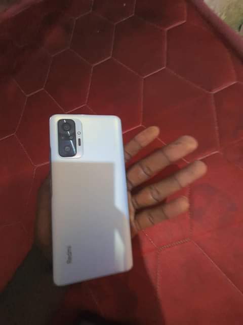 A picture of Redmi note 10pro 128gb 6gbram