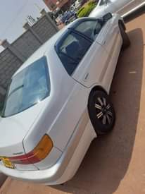 A picture of 2000 Toyota premio 2000