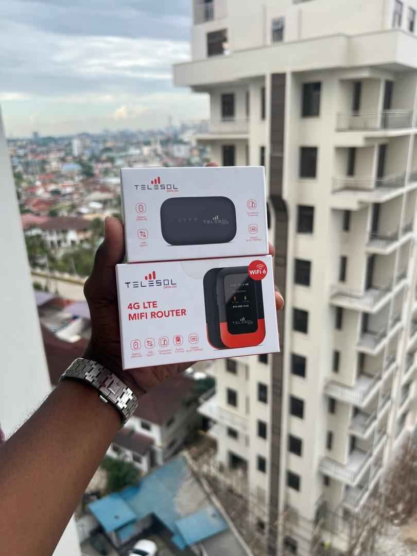 A picture of Universal router Available.
