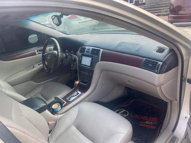 A picture of Lexus Es 330 working perfect engine ac chilling 