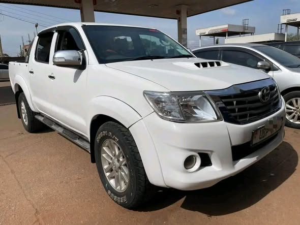 A picture of Toyota Hilux Vigo 2012 3 0cc diesel 1kd Auto 82M