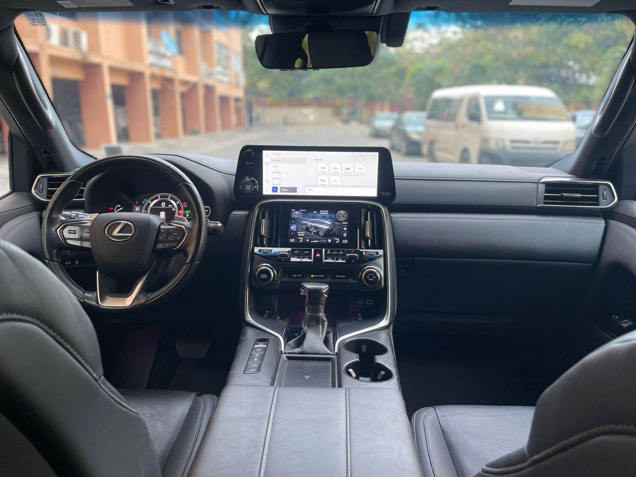 A picture of TOKS LEXUS LX600 2022 MODEL ENTRY 2025 ACCIDENT FREE DUTY