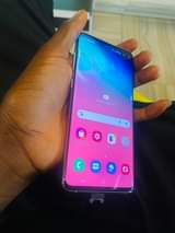 A picture of Samsung S10 plus