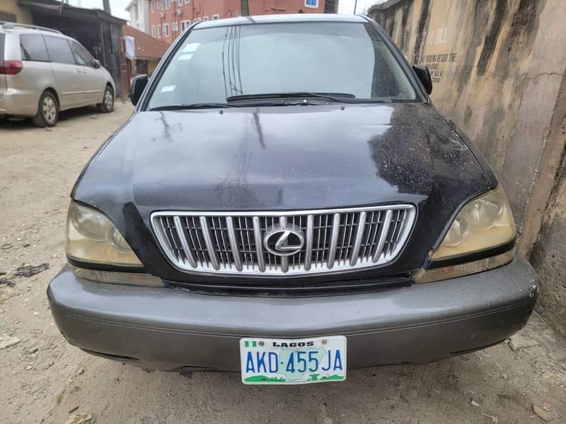 A picture of Neatly used Lexus Rx 300 for sale engine and gear