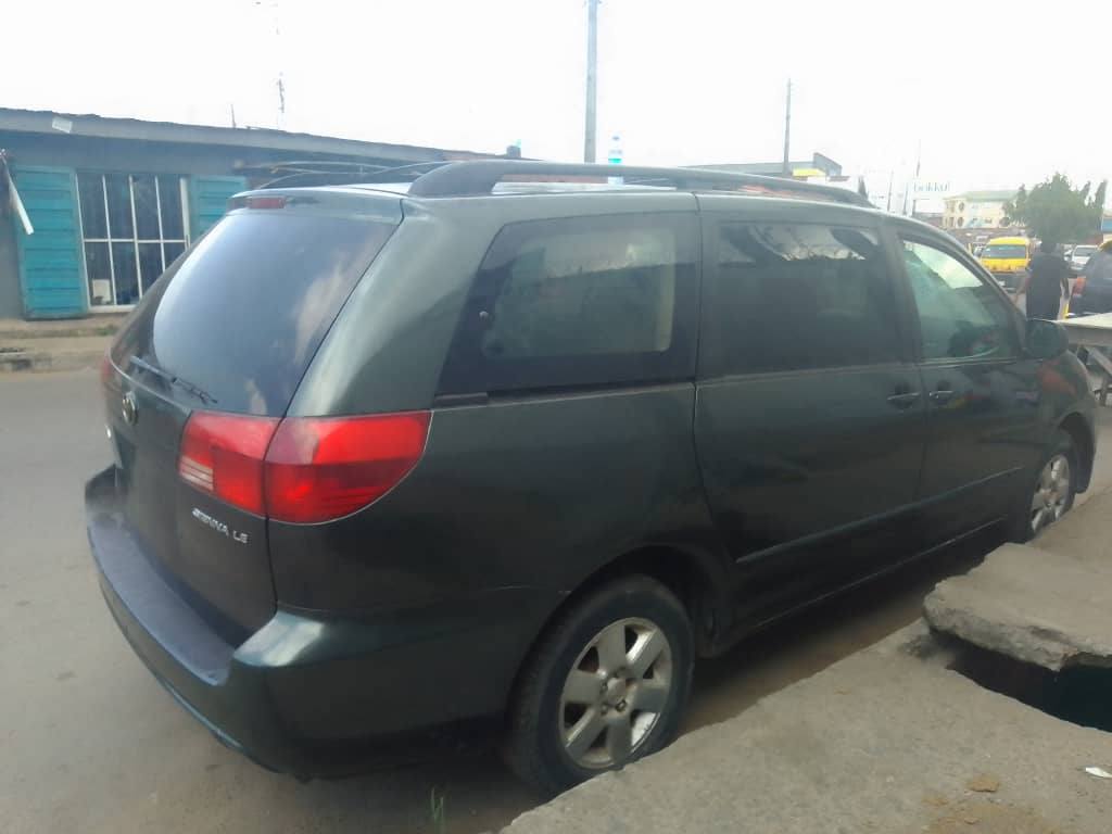 A picture of Sienna 2005 model