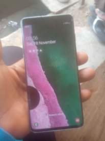 A picture of Samsung Galaxy S10 Very Clean Some parts of the screen