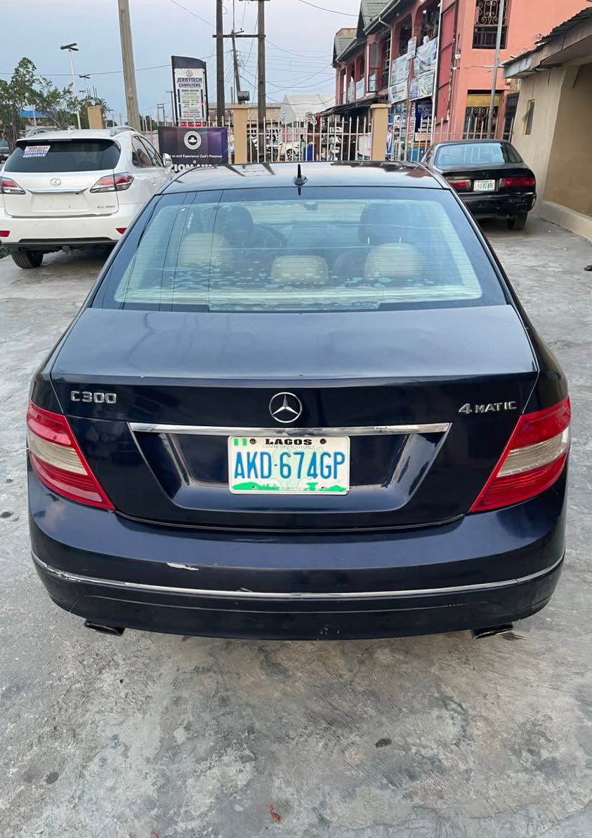 A picture of Benz C300 011 model