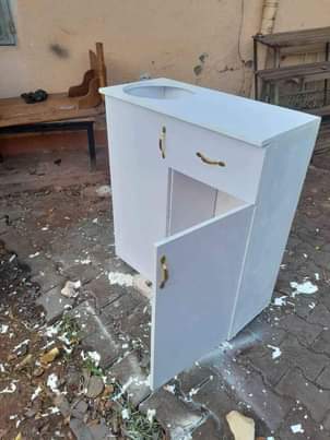 A picture of Kitchen cabinet which can hold a 6kg gas cylinder