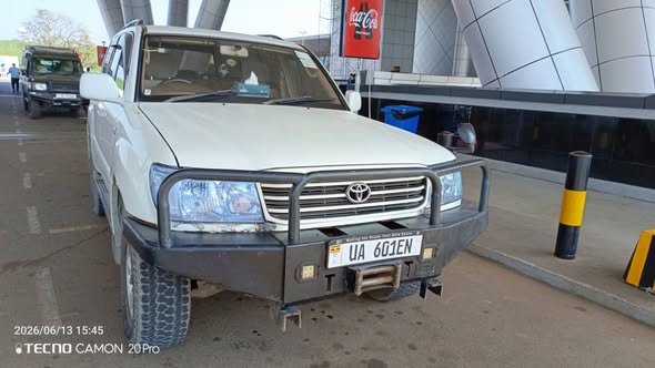 A picture of Toyota land cruiser 100 series 1HD FTE diesel for sale