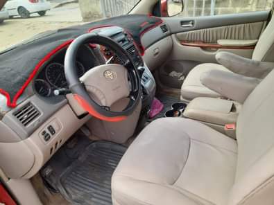 A picture of 2005 sienna in good condition going for 3 2m in
