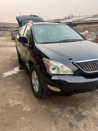 A picture of Toks standard lexus rx 330 Available now for urgent sales