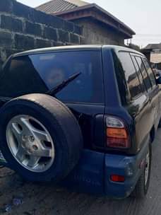 A picture of 2001 Toyota Rav4