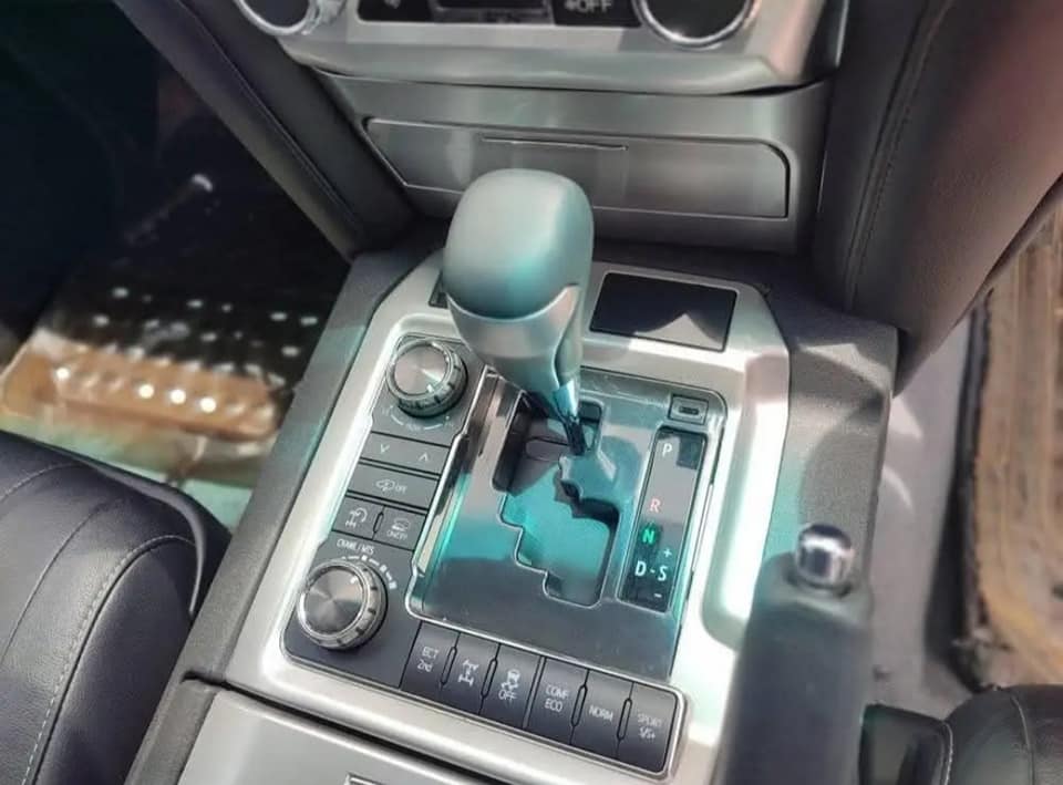 A picture of Toyota landcruiser V8 2017 for sale