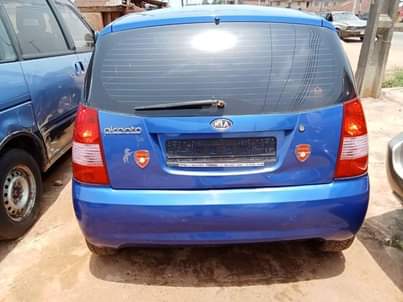 A picture of 1999 Kia Picato 231