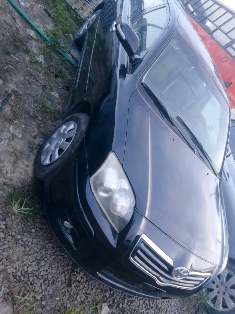 A picture of 2005 Toyota Avensis Engine Gear AC