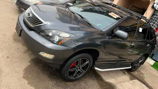 A picture of 5months used Lexus rx350 2008 total first body Comes with