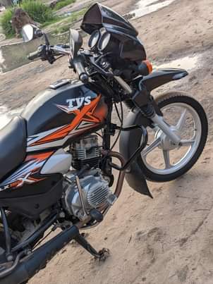 A picture of TVS HLX150 NEW MODEL GIA TANO