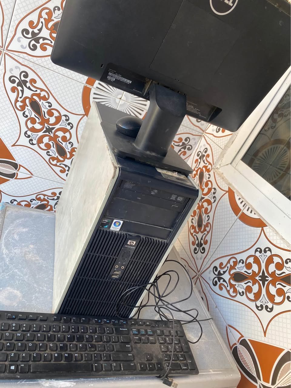 A picture of HP DESKTOP FULL COMPUTER