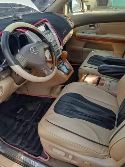 A picture of Lexus Rx330