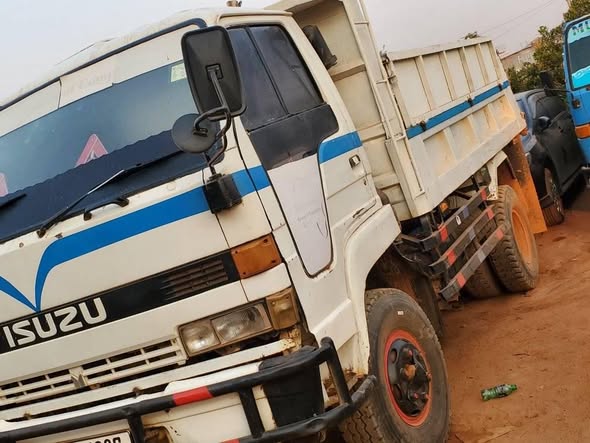 A picture of 2002 Manual isuzu