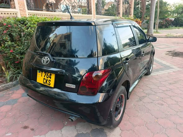 A picture of TOYOTA IST