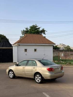 A picture of Toyota Corolla le 06