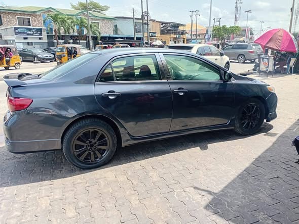 A picture of Buy And Fix Toyota Corolla 2009 Sports