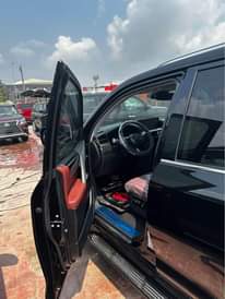 A picture of Toyota Lexus LX 570