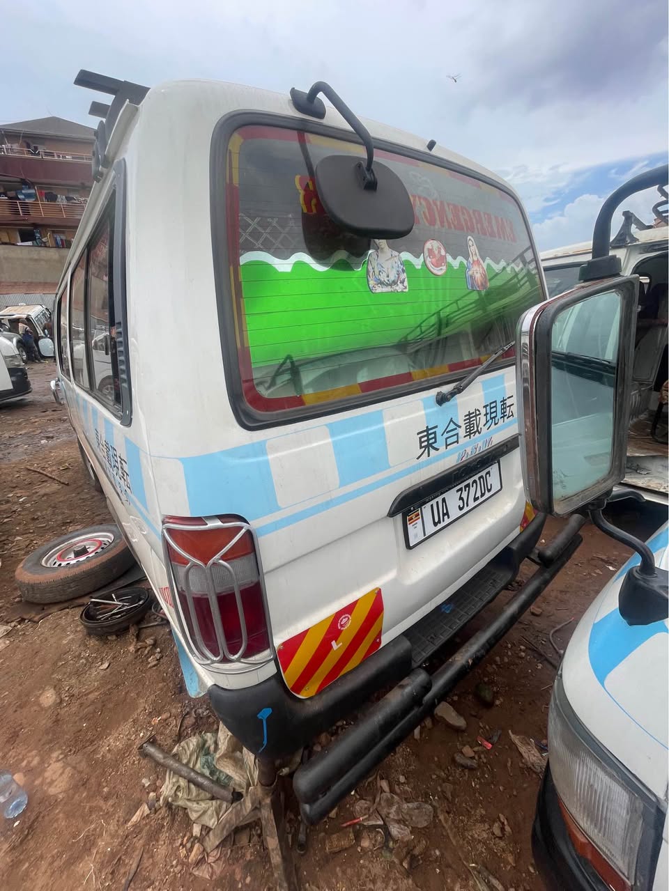 A picture of Kigege minivan taxi toyota hiace van