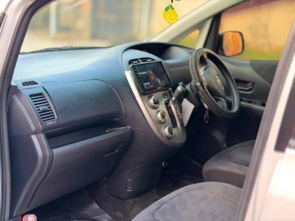 A picture of TOYOTA RACTIS